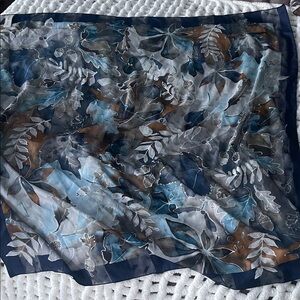 Vintage Italy Designer Elaine Gold scarf. Navy blue. Leaf & Acorn,Pattern.EUC